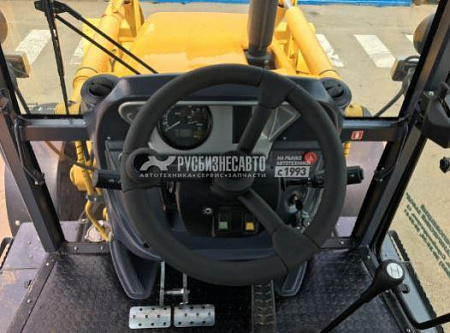 Экскаватор-погрузчик ЧЛМЗ-310