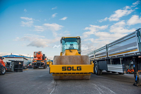 Каток грунтовый SDLG RS7120