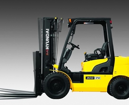 Дизельный вилочный погрузчик HYUNDAI 30DT-7 б/у