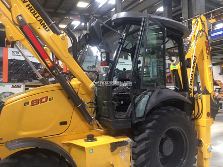 Экскаватор-погрузчик New Holland B80B (с кондиционером)