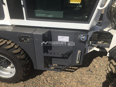 Погрузчик фронтальный одноковшовый Bull SL100