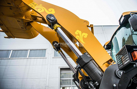 Погрузчик фронтальный одноковшовый SDLG L968F