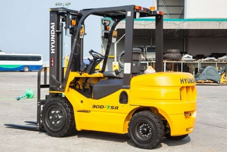 Дизельный вилочный погрузчик HYUNDAI 30D-7SA