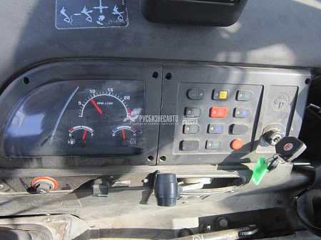 Экскаватор-погрузчик Terex TLB 825-RM б/у (2017 г., 2342 м.ч.)