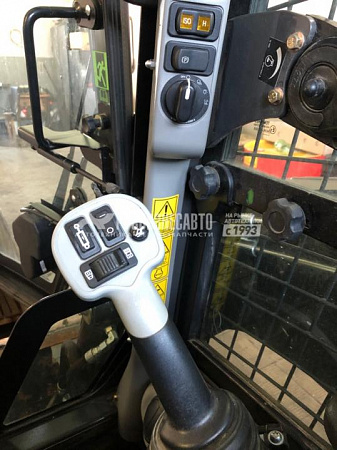 Мини погрузчик New Holland C227 б/у (2017 г., 210 м.ч.)