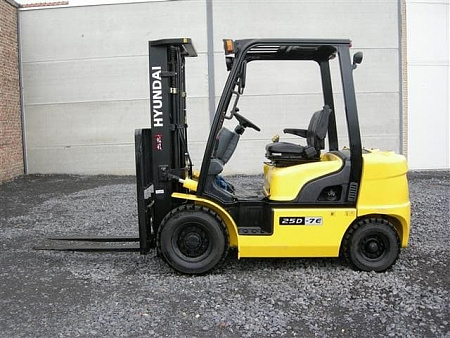 Дизельный вилочный погрузчик HYUNDAI 35DF-7