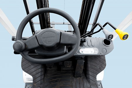 Газ-бензиновый вилочный погрузчик TCM FG18T13