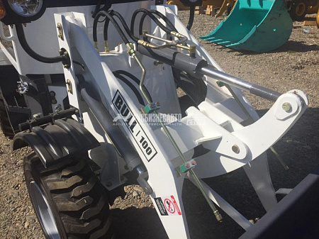 Погрузчик фронтальный одноковшовый Bull SL100