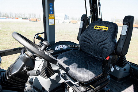 Экскаватор-погрузчик New Holland B115B